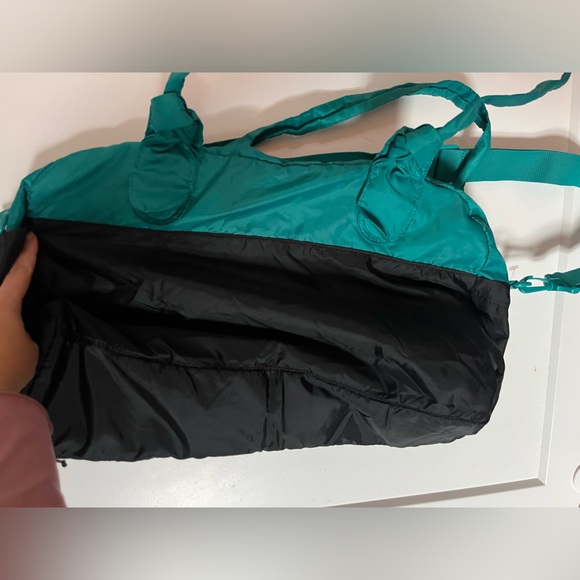 Puma gym or travel bag - Picture 3 of 4